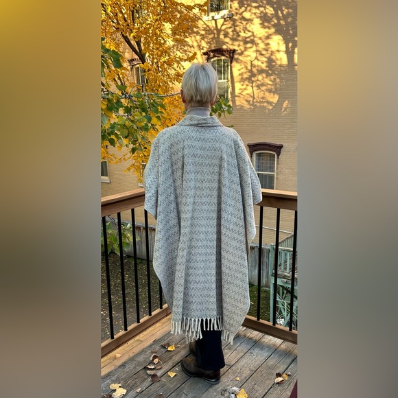 Poncho Cape Authentic Mexican Handwoven - Picture 2 of 6